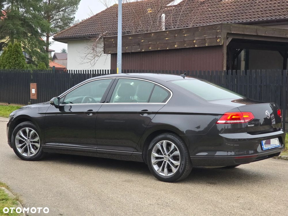 Volkswagen Passat - 2