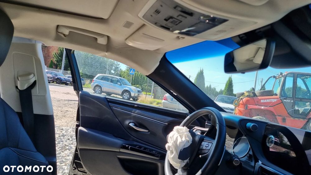 Lexus ES 300h Style Edition - 31