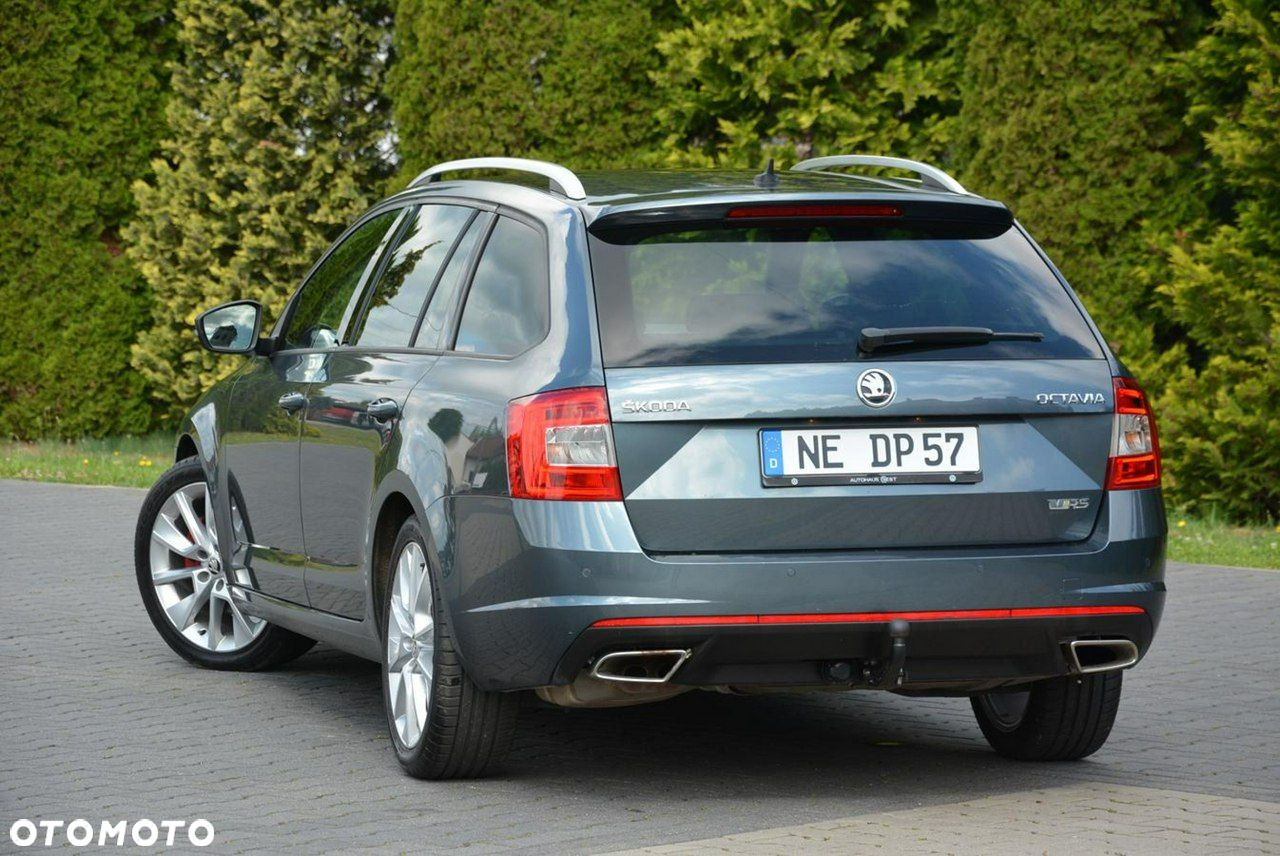 Skoda Octavia Combi 2.0 TDI DSG RS - 7