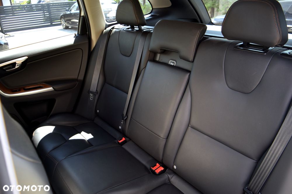 Volvo XC 60 D4 Geartronic Momentum Pro - 25