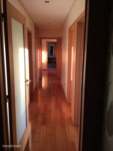 Apartamento T4 - Ultimo piso - 2 frentes - com varanda! - Grande imagem: 4/12