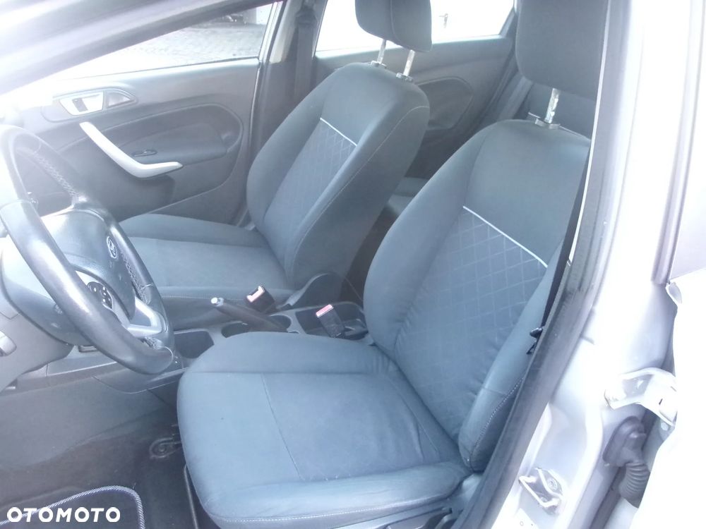 Ford Fiesta 1.25 Champions Edition - 12