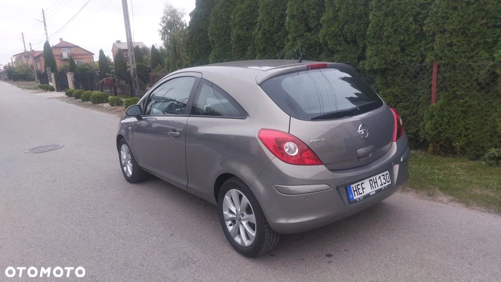 Opel Corsa 1.4 16V Color Edition - 4