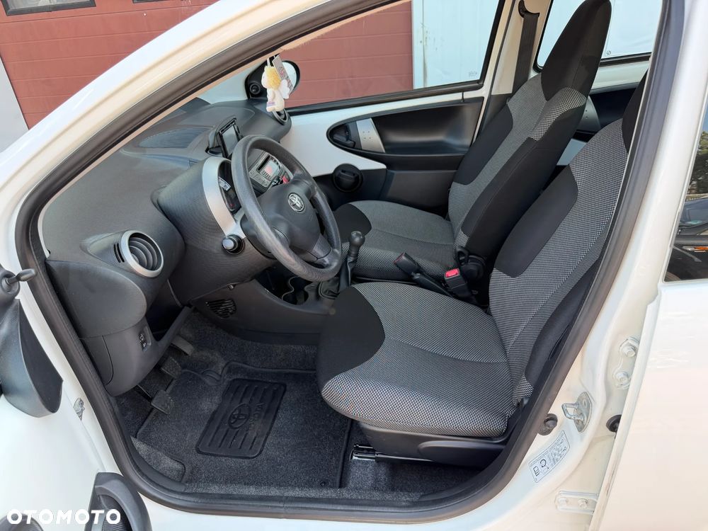 Toyota Aygo 1.0 VVT-i Sol EU5 - 11