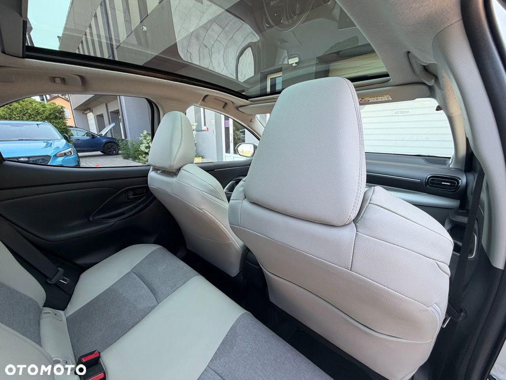 Toyota Yaris Hybrid 100 Selection Platinum - 7