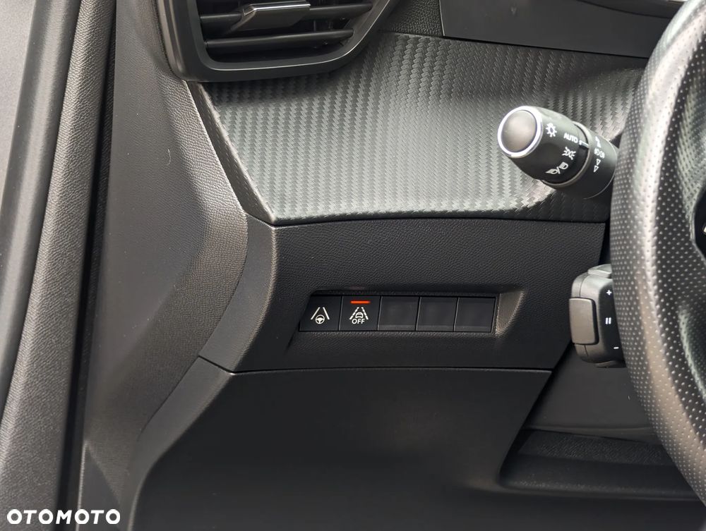 Peugeot 2008 PureTech 130 EAT8 GT - 21