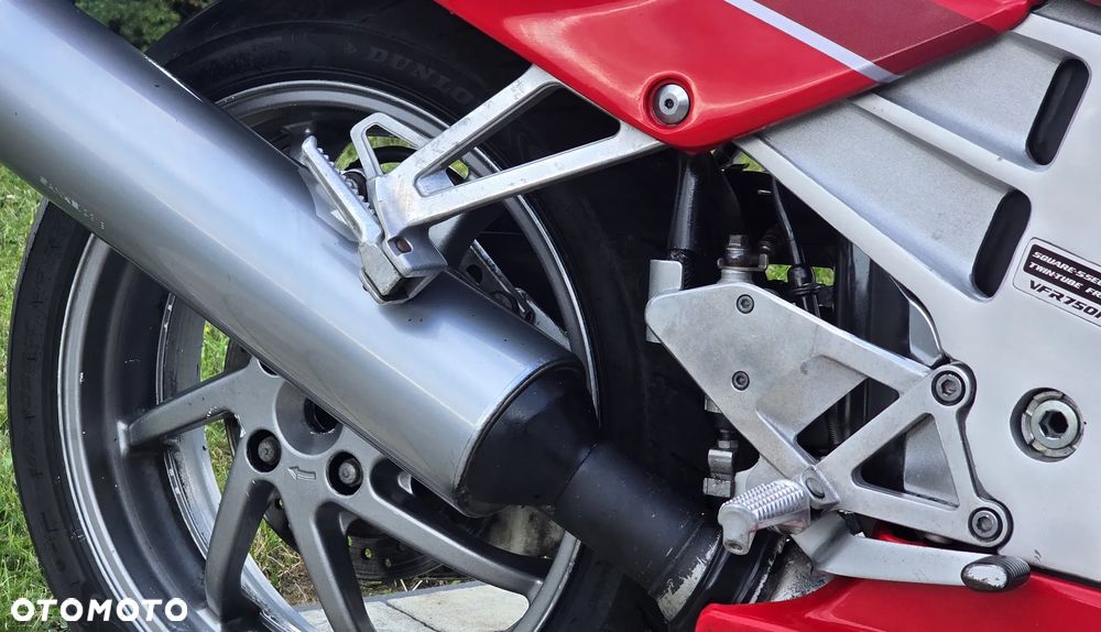 Honda VFR - 9