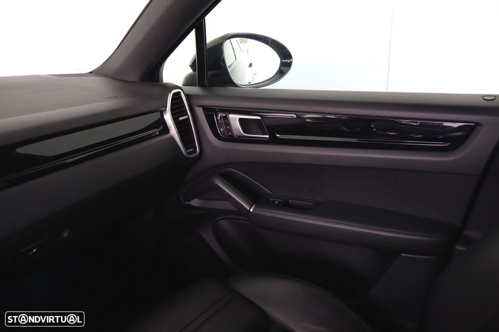 Porsche Cayenne Coupé E-Hybrid - 54