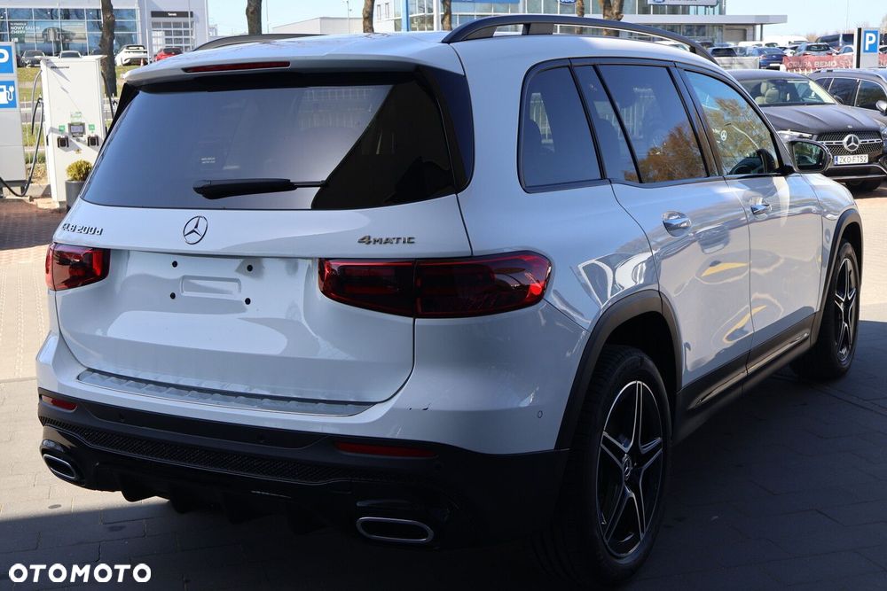 Mercedes-Benz GLB - 9
