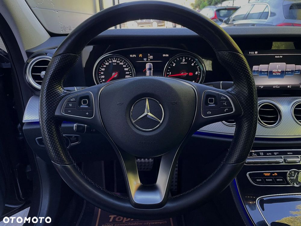 Mercedes-Benz Klasa E 220 d 4-Matic 9G-TRONIC - 21