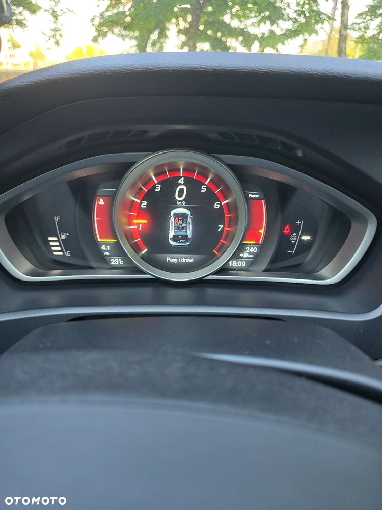 Volvo V40 T2 Drive-E Momentum - 11
