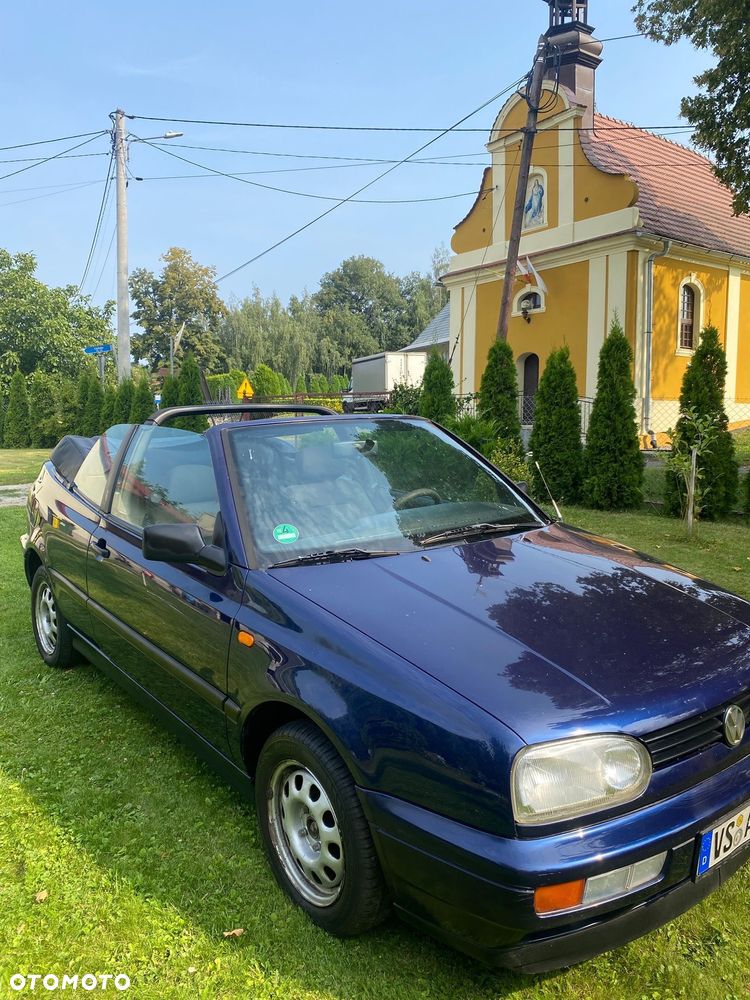 Volkswagen Golf - 1