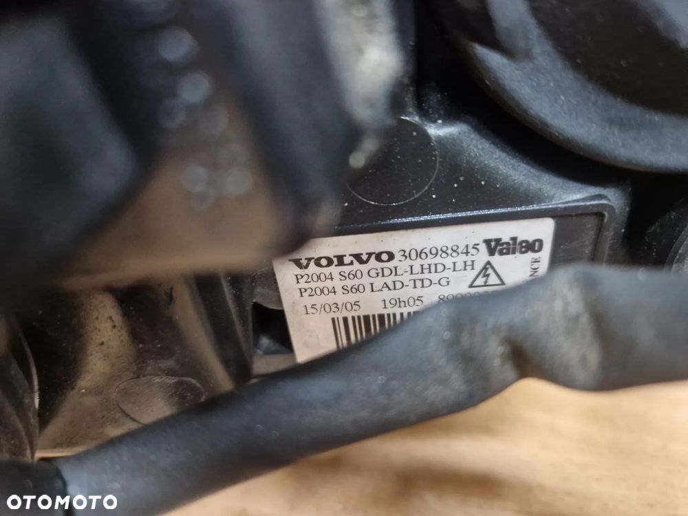 LAMPA LEWA PRZEDNIA XENON VOLVO S60I V70II LIFT 04-10R EUROPA - 13