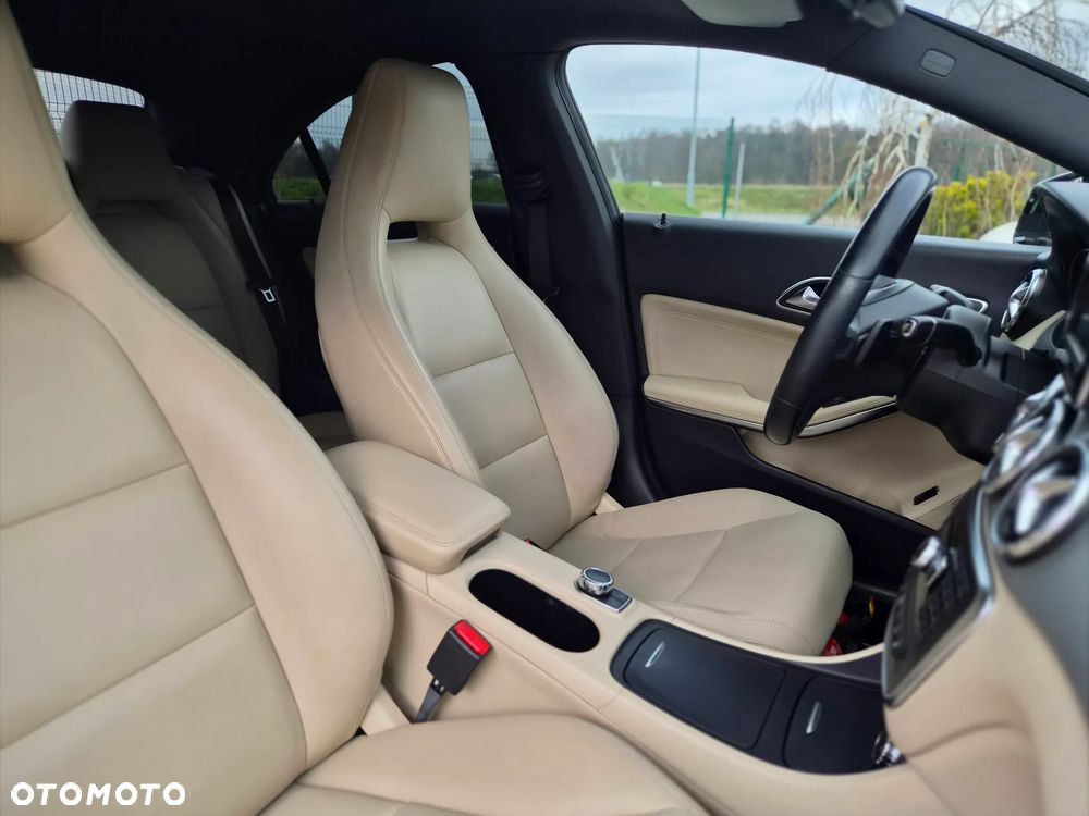 Mercedes-Benz CLA - 12