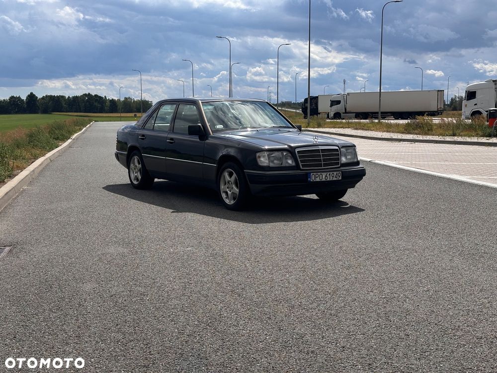 Mercedes-Benz W124 (1984-1993) ver-220 - 1