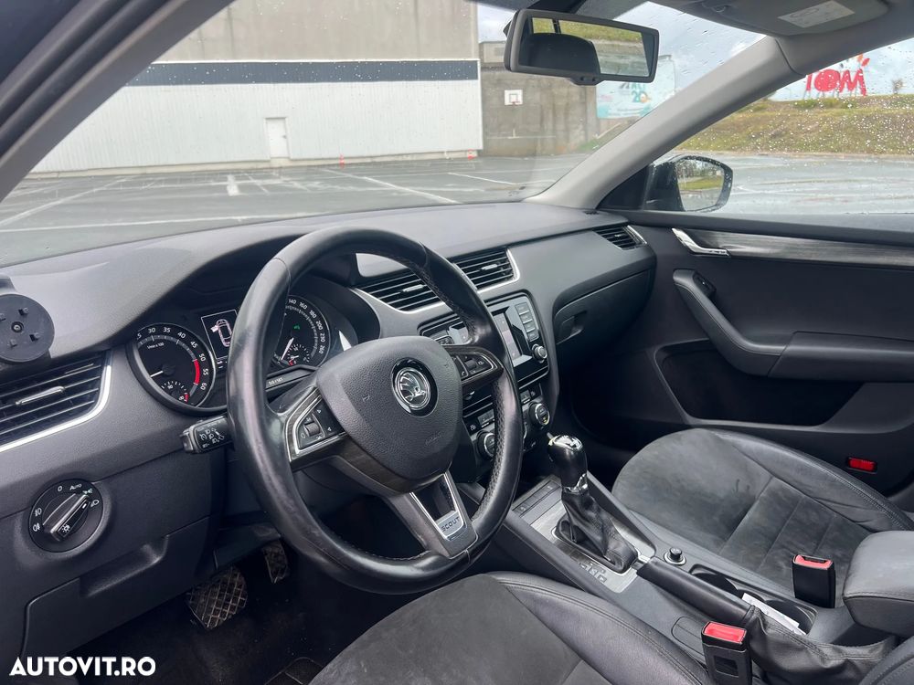 Skoda Octavia Combi 2.0 TDI 4x4 DSG Scout - 14