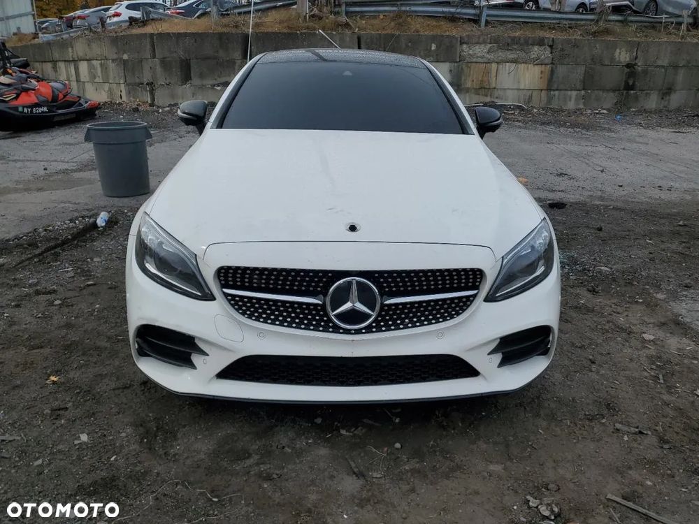 Mercedes-Benz Klasa C 300 4Matic 9G-TRONIC AMG Line - 3