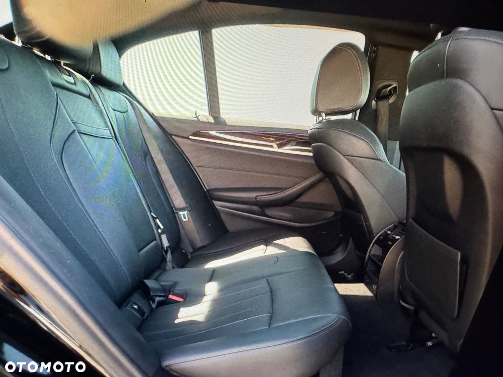 BMW Seria 5 530i xDrive Sport Line - 2