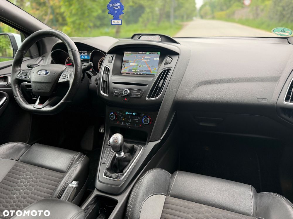 Ford Focus 2.0 EcoBoost ST mit Leder-Sport-Paket - 31
