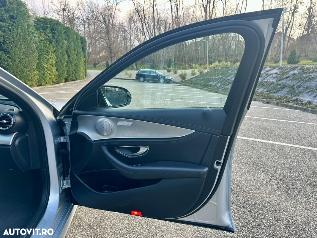 Mercedes-Benz E 220 d 4Matic T 9G-TRONIC AMG Line - 23