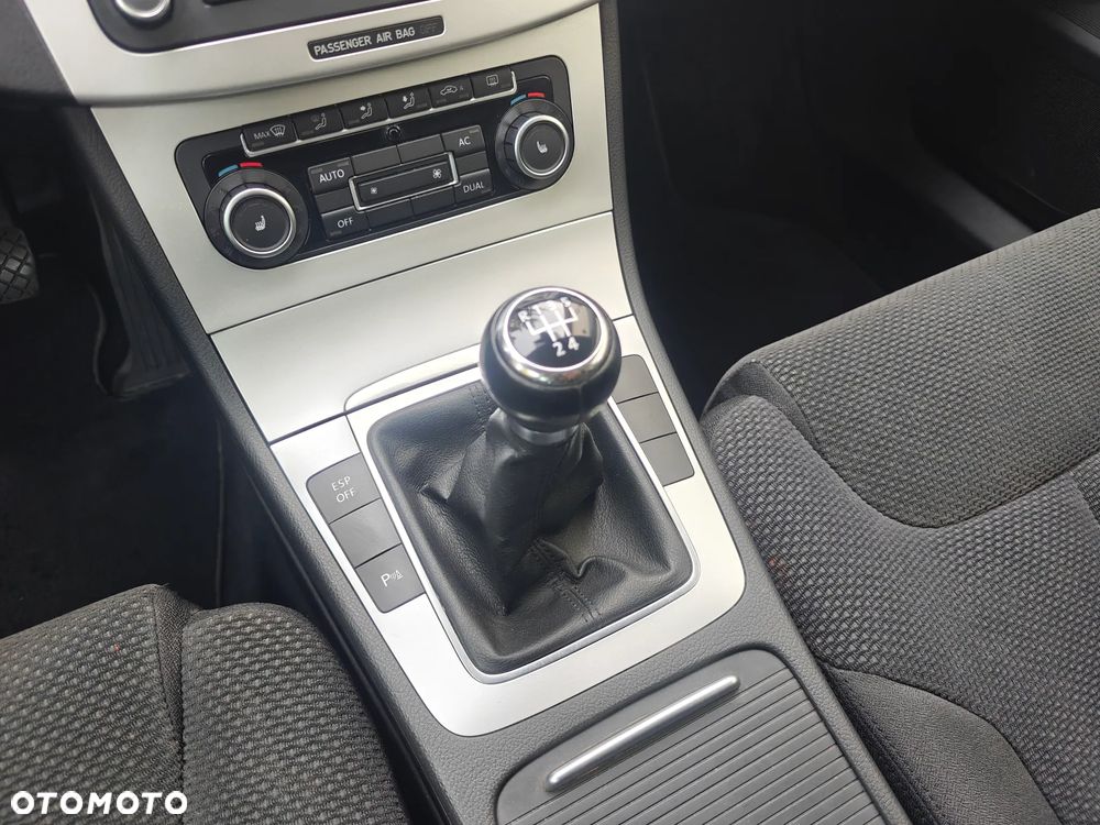 Volkswagen Passat 1.6 Comfortline - 8