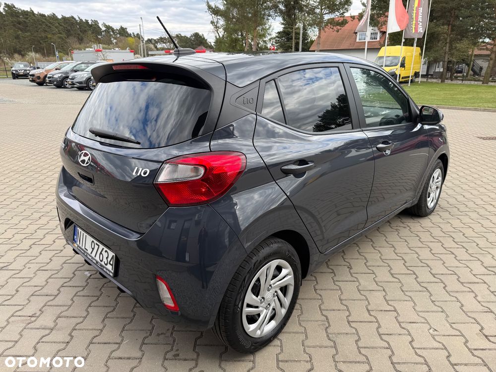 Hyundai i10 1.0 Fifa World Cup Edition - 10