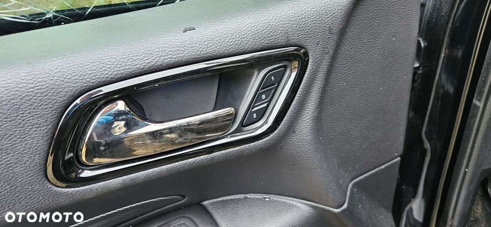 Dodge Durango III LIFT 2021-  kompletny boczek drzwi przód lewy Boczek przedni lewy z pamięcią Boczek drzwi tył prawy Boczek tylny prawy Tapicerka drzwi - 3