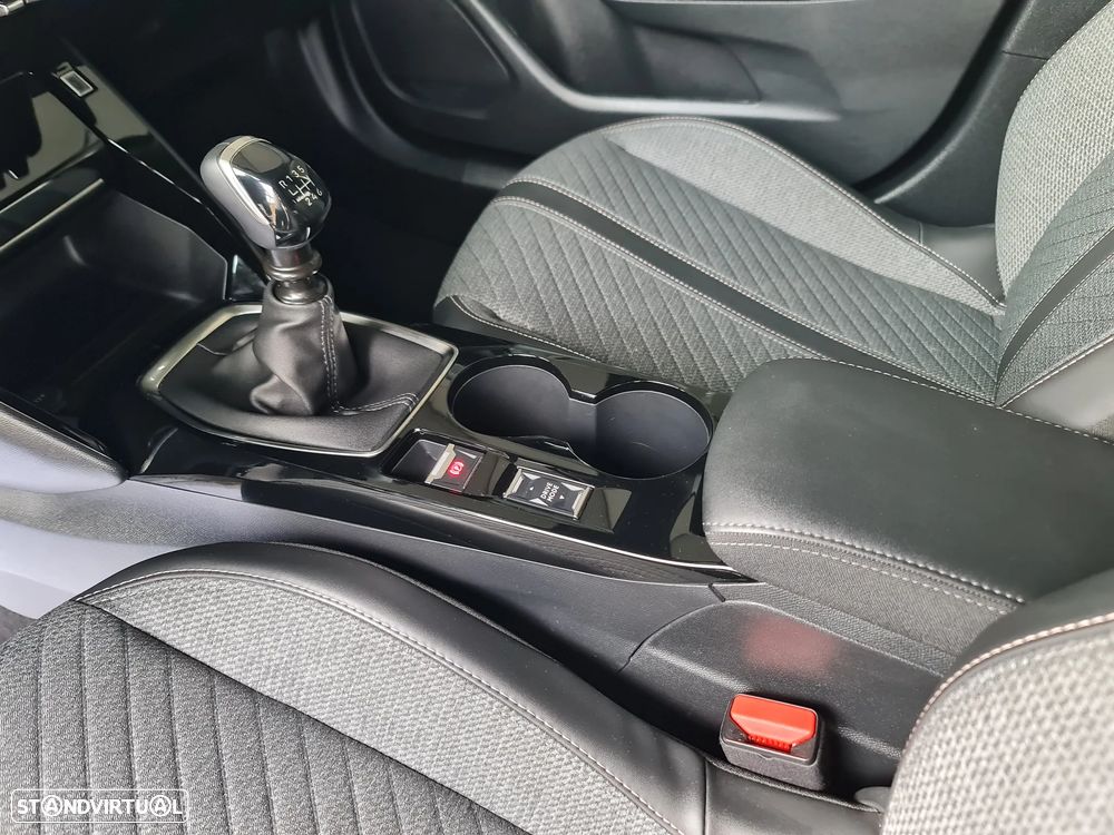 Peugeot 2008 1.2 PureTech Allure Pack — fotografia 16
