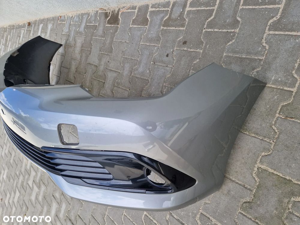 Zderzak Toyota Auris II lift 2015 - bez dziur - 10