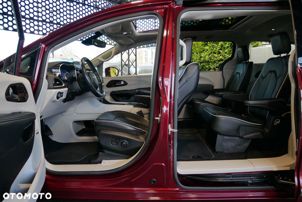 Chrysler Pacifica - 8