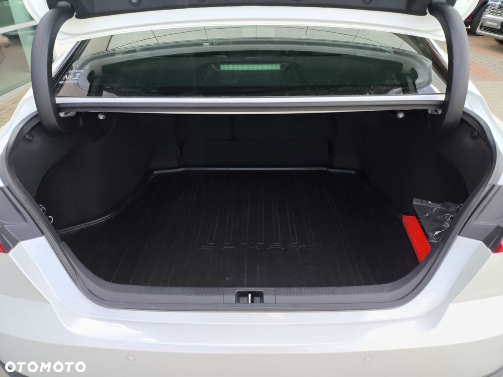 Toyota Camry - 13
