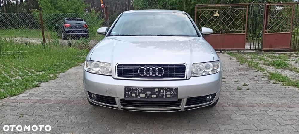 Audi A4 Limousine - 8