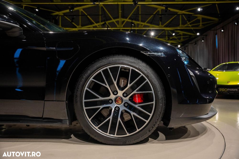 Porsche Taycan 4S - 10