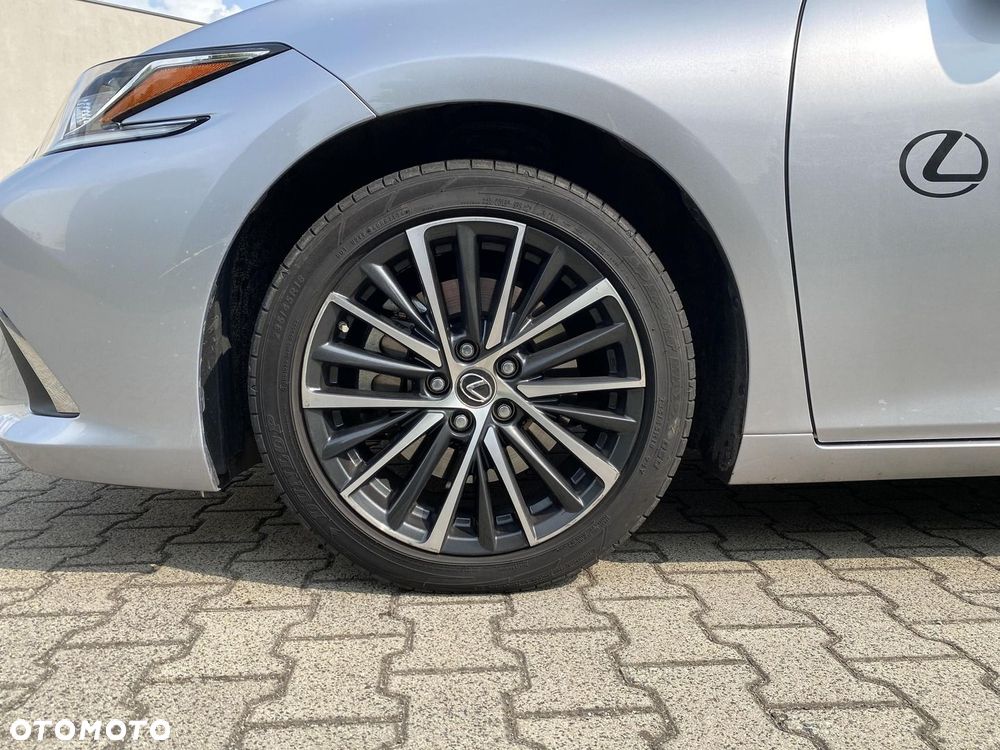 Lexus ES 300h Business Edition - 20