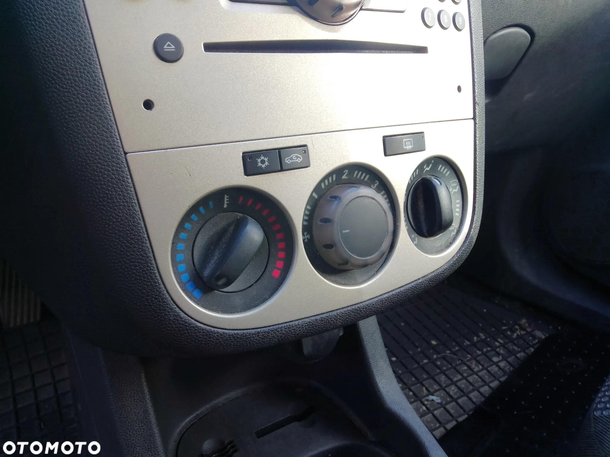 Panel klimatyzacji OPEL Corsa D 466119570 - 2
