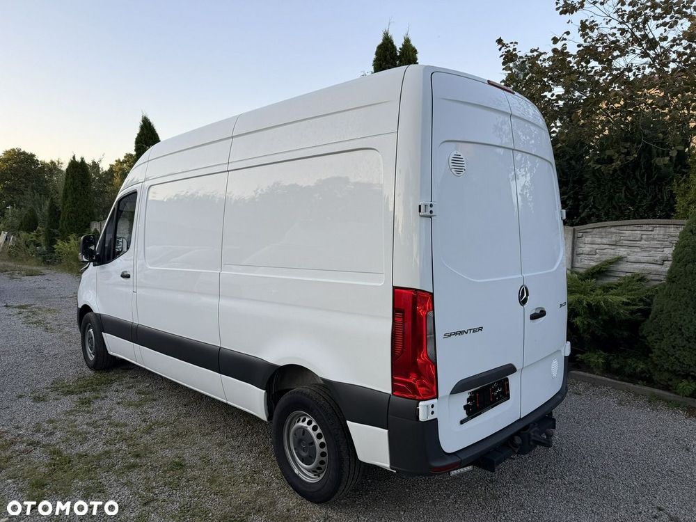 Mercedes-Benz Sprinter - 11