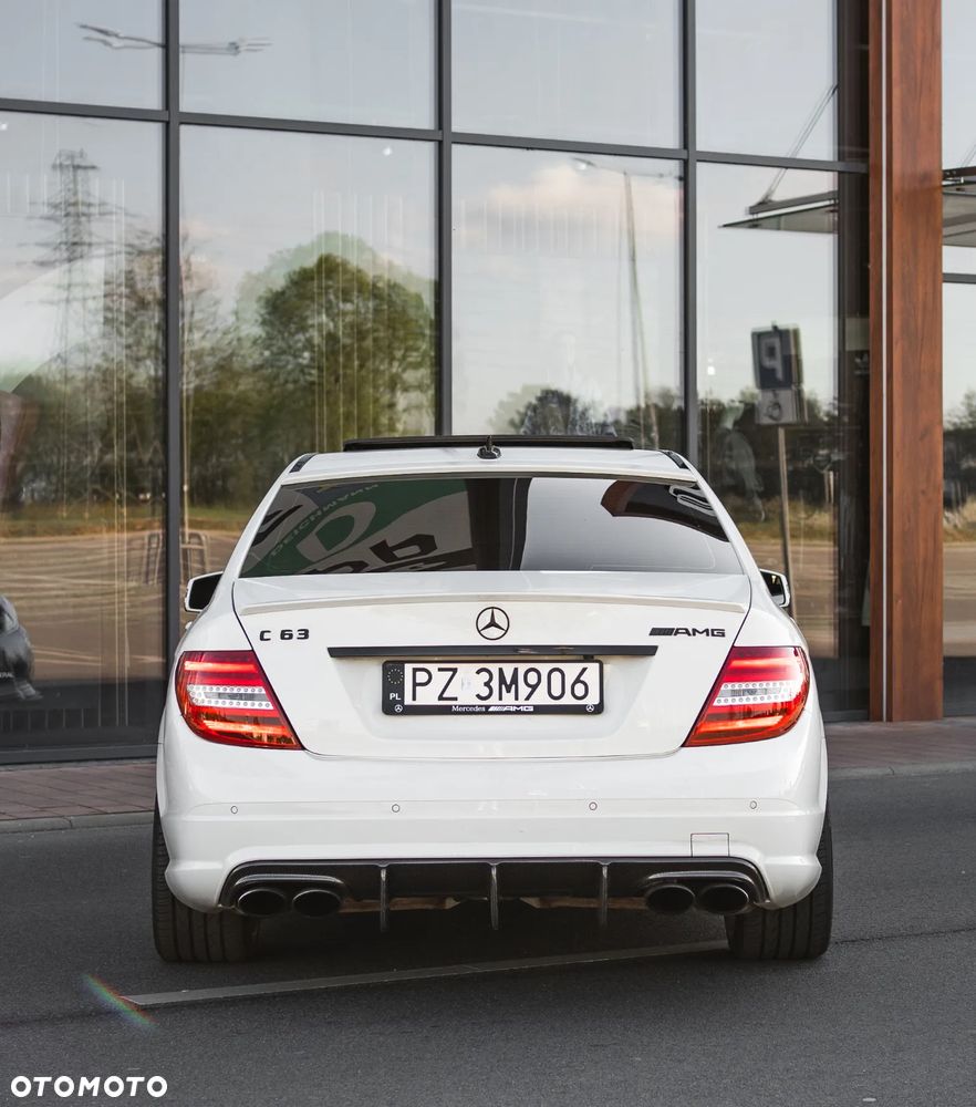 Mercedes-Benz Klasa C 63 AMG - 8