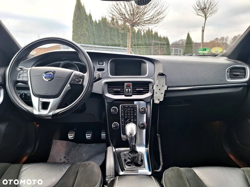 Volvo V40 D2 R Design - 28