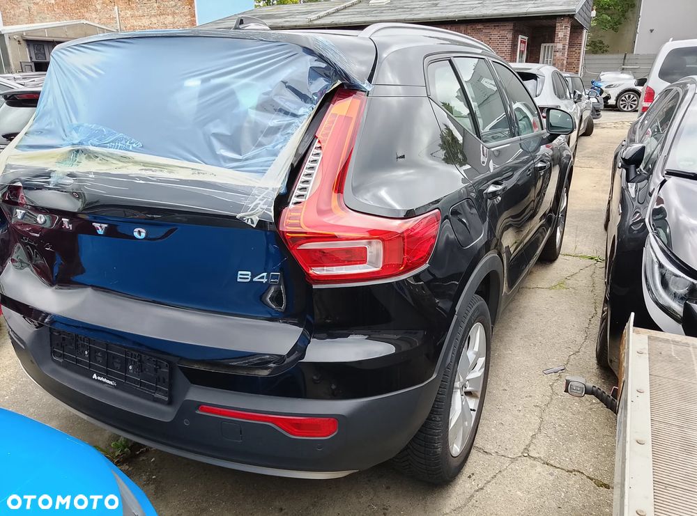 Volvo XC 40 B4 B AWD DKG Momentum Pro - 17