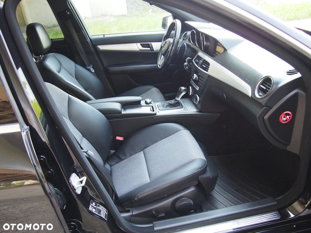 Mercedes-Benz Klasa C 220 CDI DPF (BlueEFFICIENCY) 7G-TRONIC Avantgarde - 21