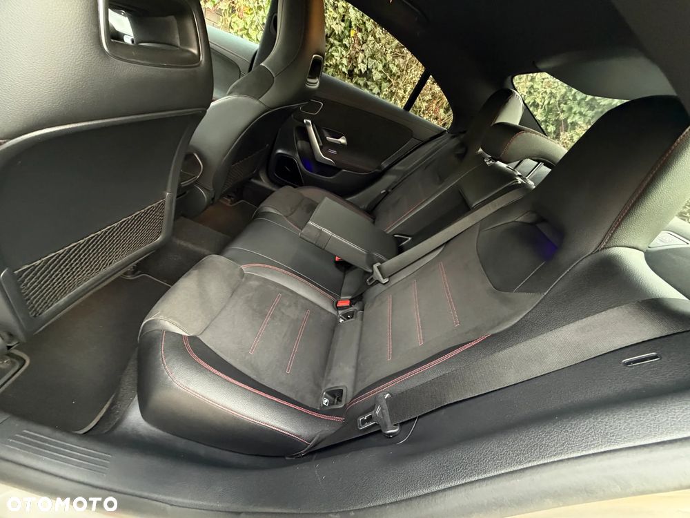 Mercedes-Benz CLA 200 4-Matic AMG Line 8G-DCT - 35