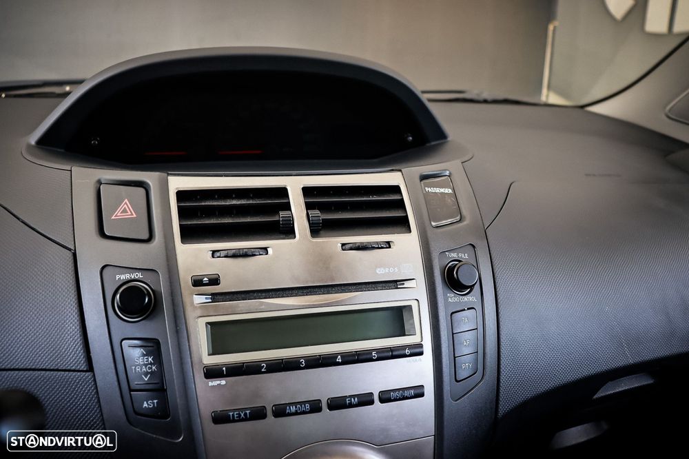 Toyota Yaris 1.0 VVT-i AC - 17