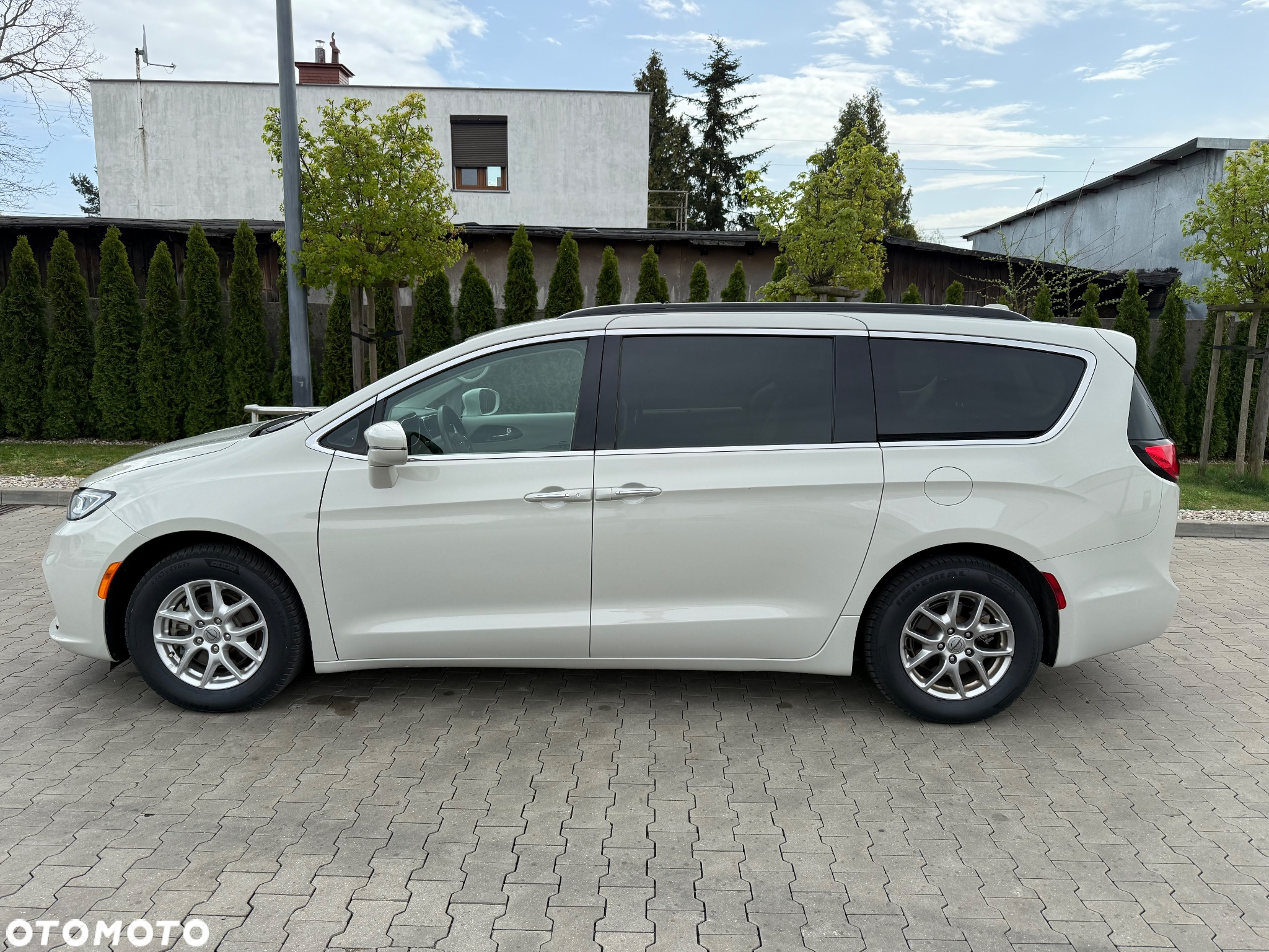 Chrysler Pacifica - 15