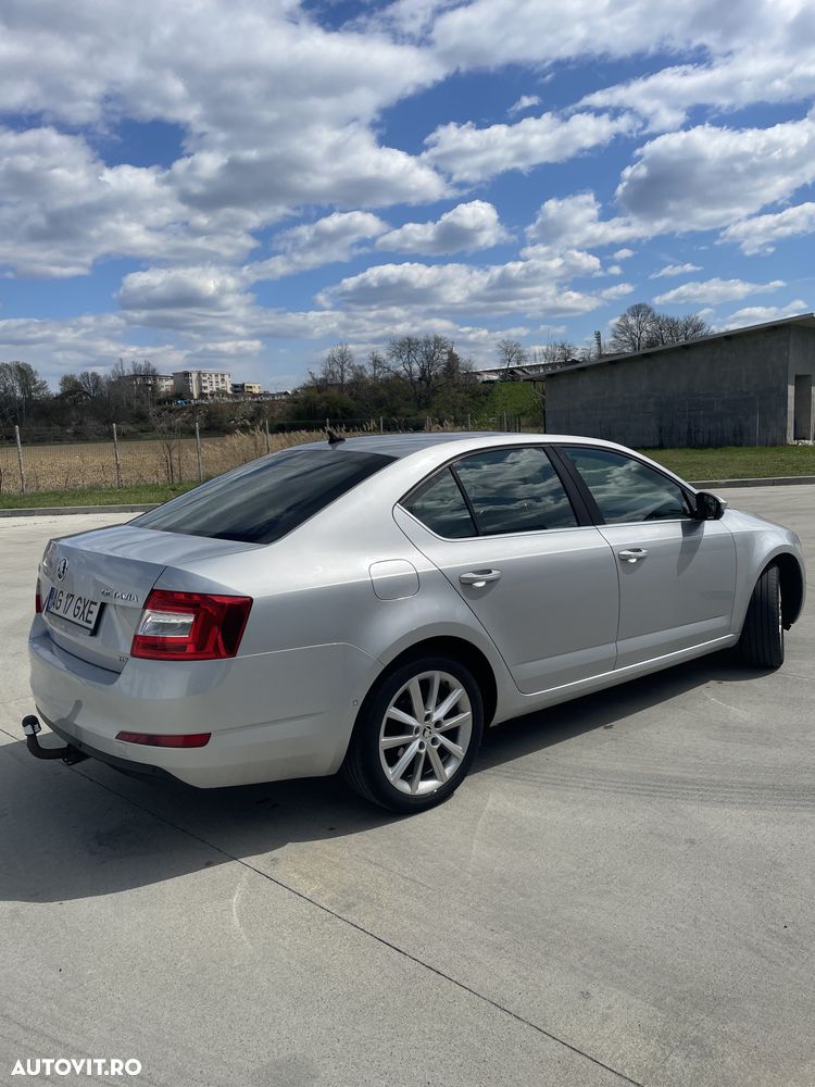 Skoda Octavia 1.6 TDI STYLE DSG - 13