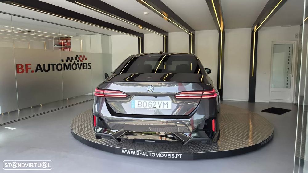 BMW i5 eDrive40 Pack Desportivo M Pro - 19