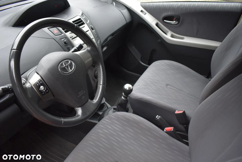 Toyota Yaris 1.33 VVT-i Executive - 10