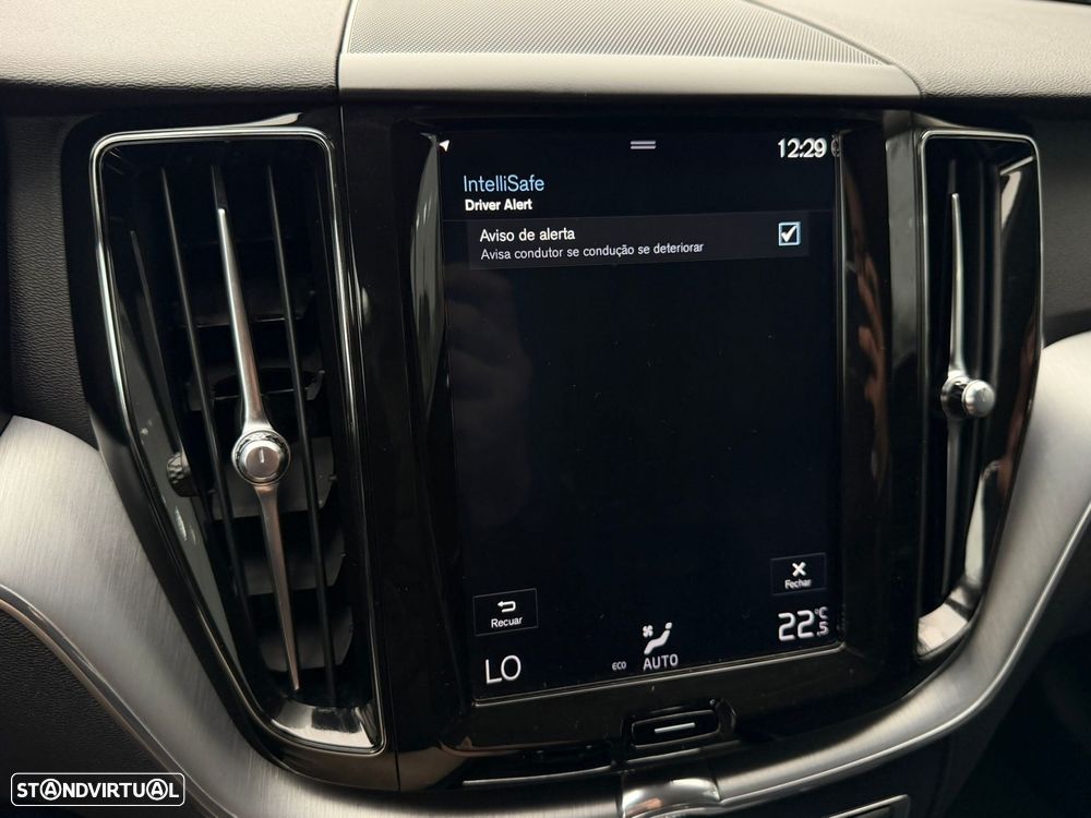 Volvo XC 60 2.0 D4 Momentum Geartronic - 42