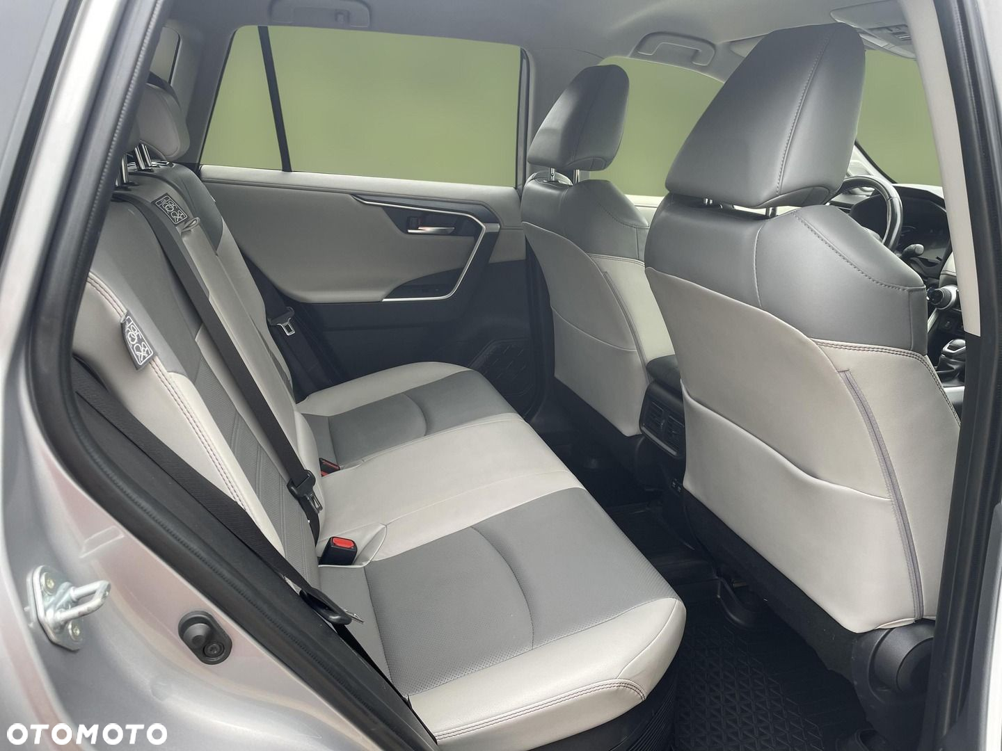 Toyota RAV4 - 10