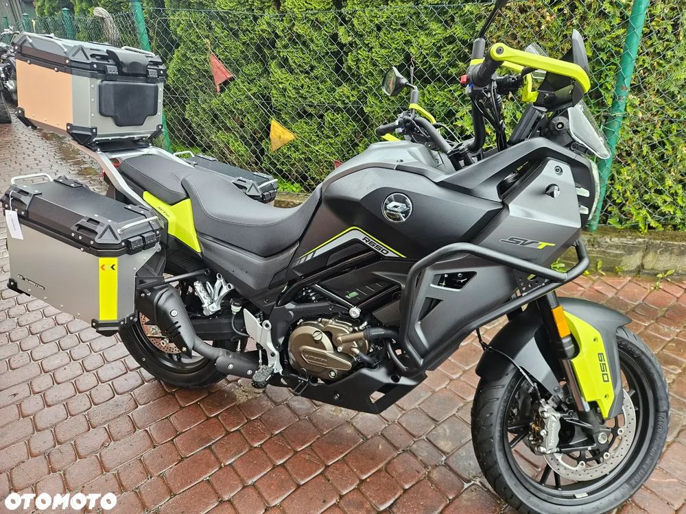 QJMOTOR SVT 650 - 22