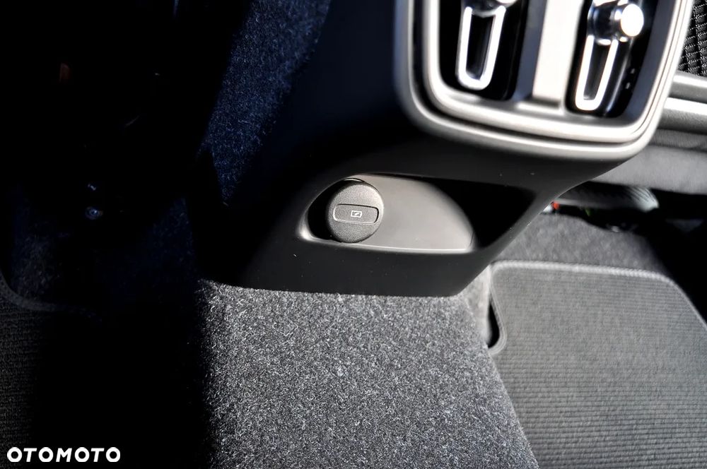 Volvo XC 40 T3 R-Design - 25